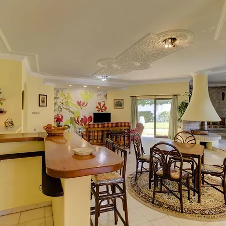 Casa Is A Lovely 5 Bedroom With Ac And Private Pool Within Easy Distance Of Of V Villa Vilamoura