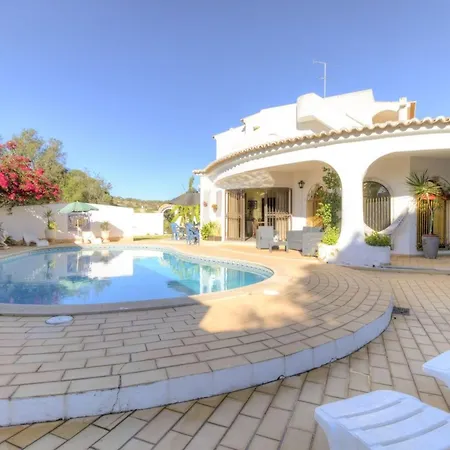 Casa Is A Lovely 5 Bedroom With Ac And Private Pool Within Easy Distance Of Of V *