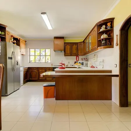 Casa Is A Lovely 5 Bedroom With Ac And Private Pool Within Easy Distance Of Of V