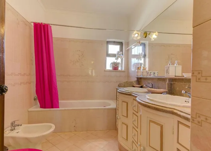 Villa Casa Vilamoura: 5-bedroom With Ac And Pool Near Vilamoura