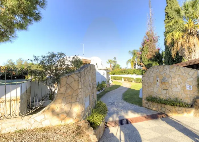 Casa Vilamoura: 5-bedroom With Ac And Pool Near Villa