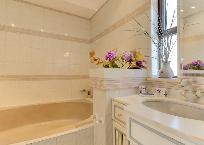 Villa Casa Vilamoura: 5-bedroom With Ac And Pool Near