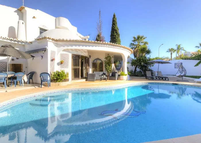 Villa Casa Vilamoura: 5-bedroom With Ac And Pool Near *