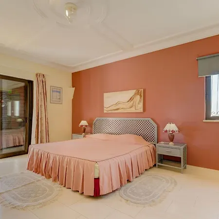 Casa Is A Lovely 5 Bedroom With Ac And Private Pool Within Easy Distance Of Of V Vilamoura