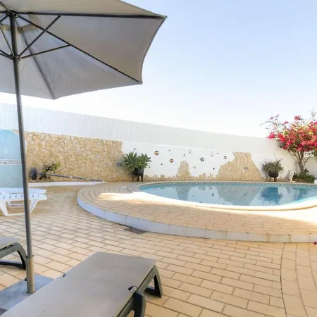 Casa Is A Lovely 5 Bedroom With Ac And Private Pool Within Easy Distance Of Of V *